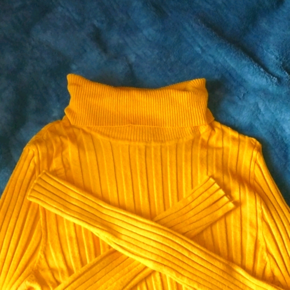 Ribbed Mustard Yellow Turtleneck Sweater - Size XL